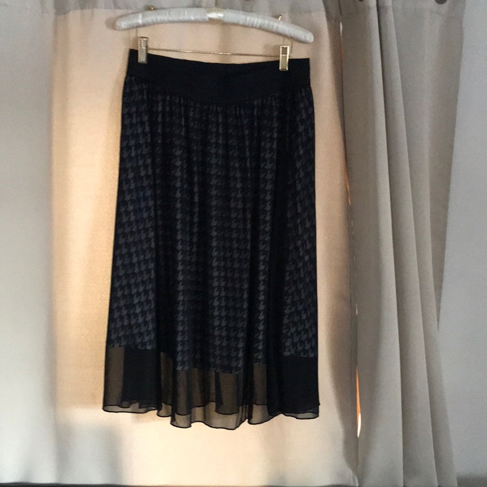 LuLaroe skirt, size M. Black overlay, never worn..